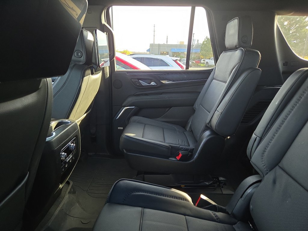Used 2024 GMC Yukon Denali w/ Advanced Technology Package AWD/4WD image 6