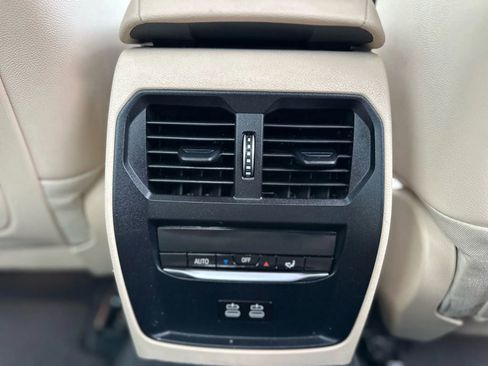 Used 2021 BMW 330i xDrive Sedan w/ Convenience Package image 25