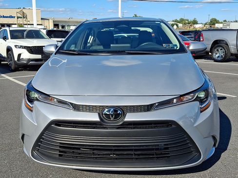 Used 2025 Toyota Corolla LE w/ LE Premium Package FWD image 2