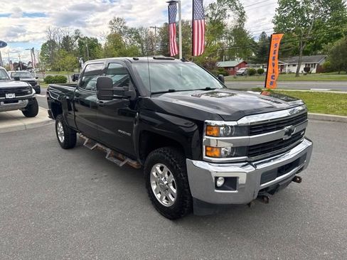 Used 2015 Chevrolet Silverado 2500 LT w/ LT Convenience Package AWD/4WD image 4