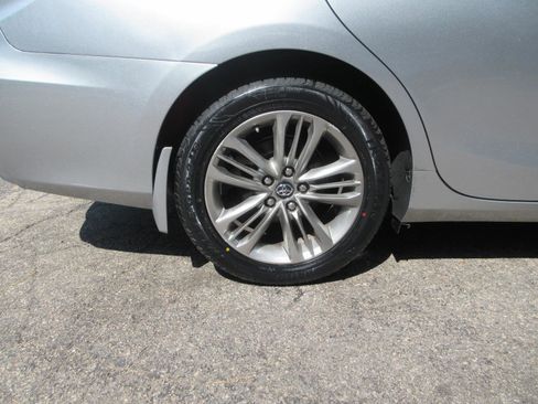 Used 2017 Toyota Camry SE image 16