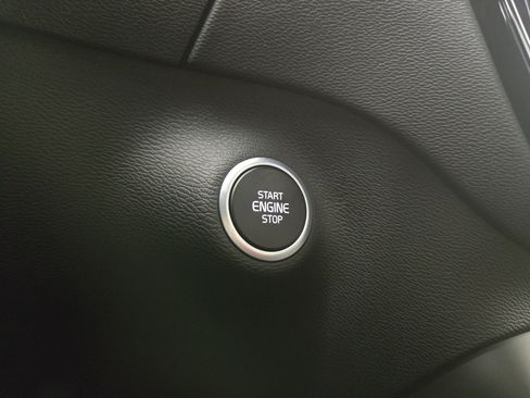 Used 2022 Volvo XC40 T5 R-Design w/ Advanced Package image 25