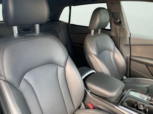 Used 2019 Audi Q8 Prestige w/ Luxury Package AWD/4WD image 49