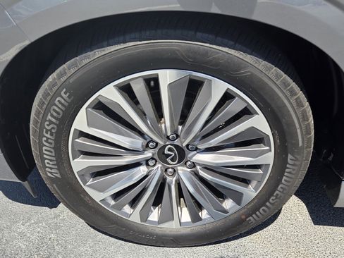 Used 2025 INFINITI QX80 Sensory AWD/4WD image 10