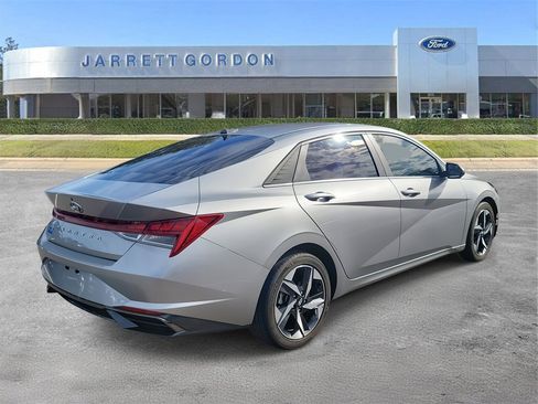 Used 2022 Hyundai Elantra SEL w/ Convenience + Premium Package image 4