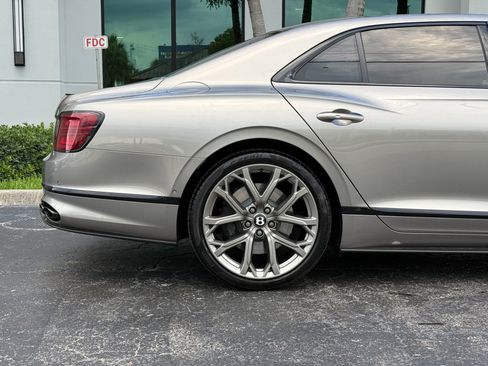 Used 2023 Bentley Flying Spur V8 AWD/4WD image 5