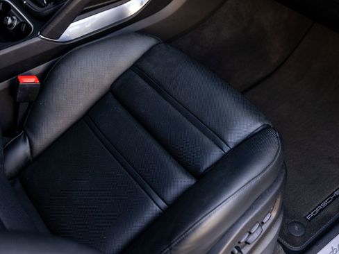 Certified 2023 Porsche Cayenne Turbo AWD/4WD image 37