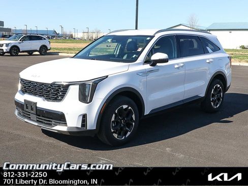 Used 2024 Kia Sorento S image 1
