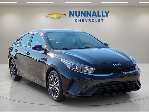 Used 2023 Kia Forte LXS w/ LXS Technology Package FWD image 7