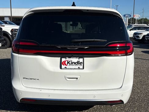 New 2027 Chrysler Pacifica Select FWD image 29
