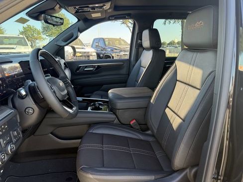 New 2026 Chevrolet Suburban High Country image 24