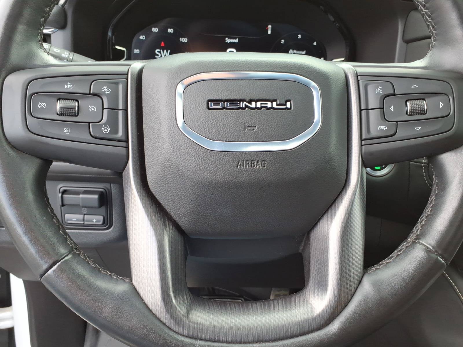 Used 2024 GMC Yukon Denali Ultimate AWD/4WD image 23