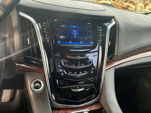 Used 2019 Cadillac Escalade Luxury image 29