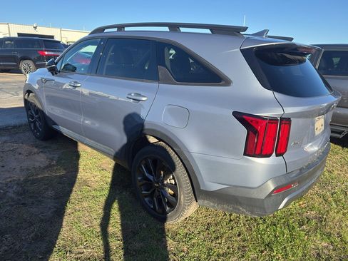 Used 2021 Kia Sorento SX Prestige image 2