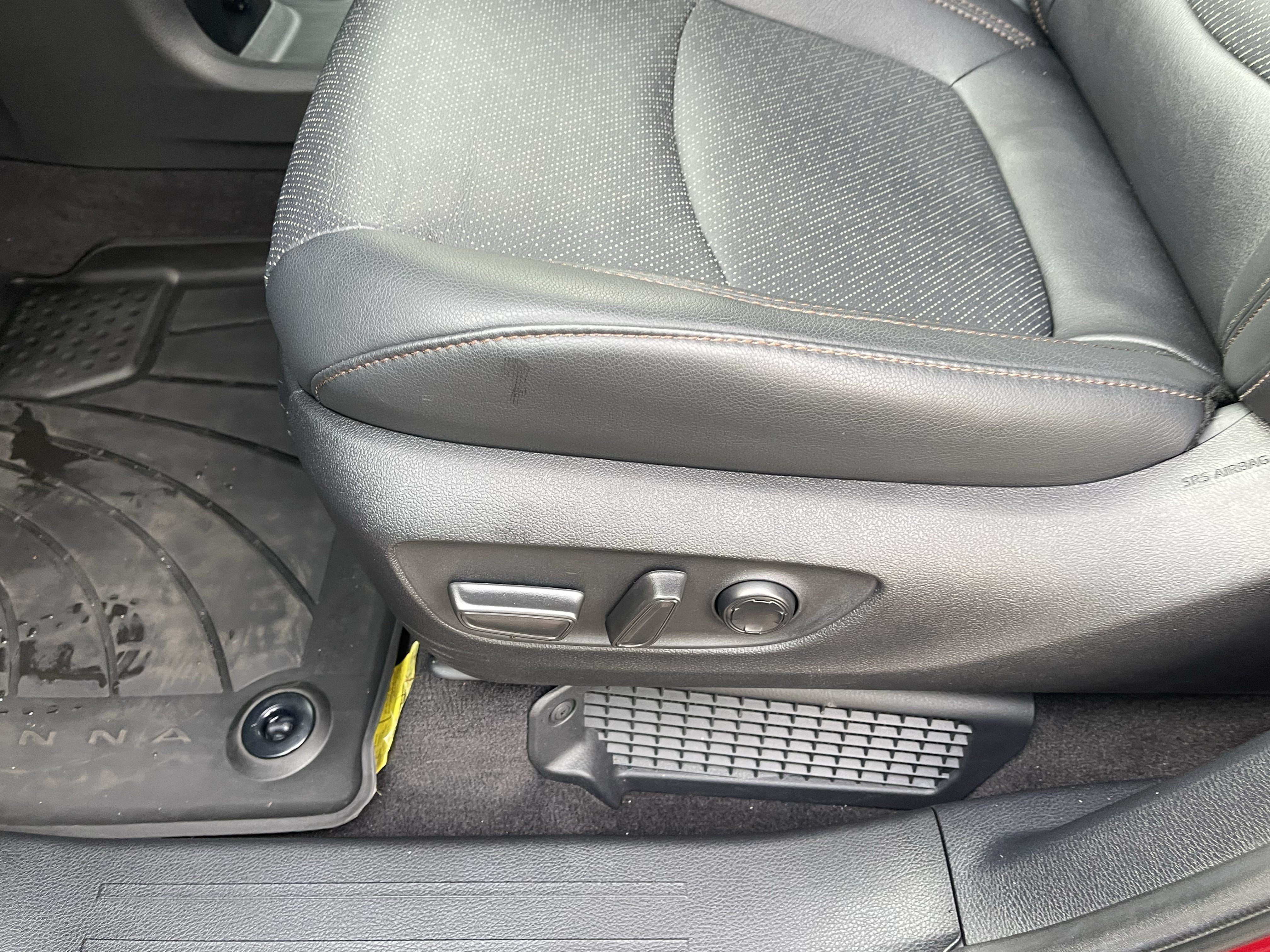 Used 2025 Toyota Sienna Platinum AWD/4WD image 18