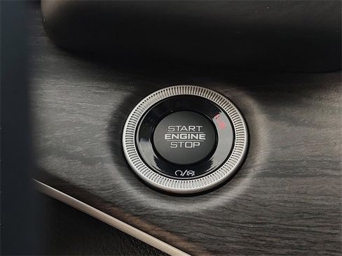 Used 2022 Jeep Grand Cherokee L Limited w/ Luxury Tech Group II image 23