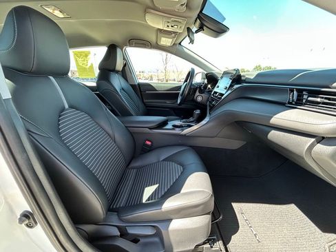 Used 2022 Toyota Camry SE w/ Carpet Mat Package (TMS) FWD image 32