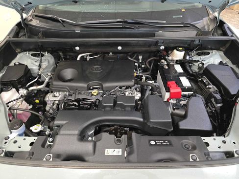 Used 2022 Toyota RAV4 XLE Premium AWD/4WD image 9