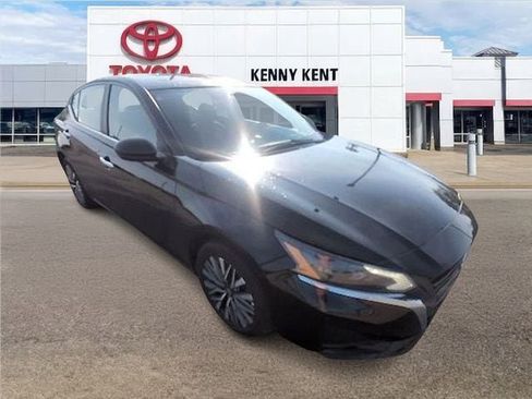 Used 2025 Nissan Altima 2.5 SV FWD image 1