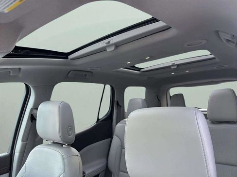 Used 2023 GMC Acadia SLT w/ Technology Package image 11