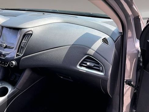 Used 2017 Chevrolet Cruze LT FWD image 23