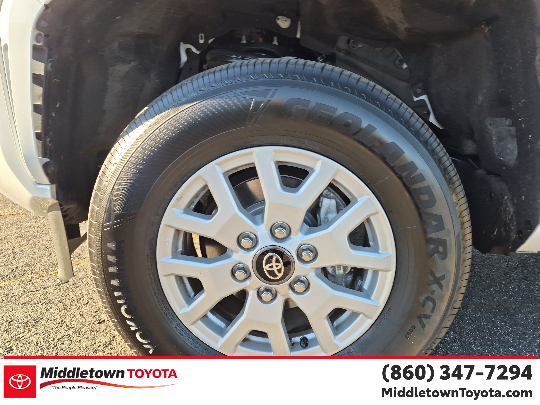Used 2025 Toyota Tacoma SR5 AWD/4WD image 9