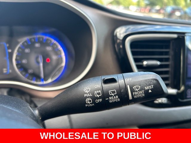 Used 2017 Chrysler Pacifica Touring-L FWD image 19