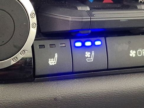 Used 2024 Toyota Tundra Platinum image 19