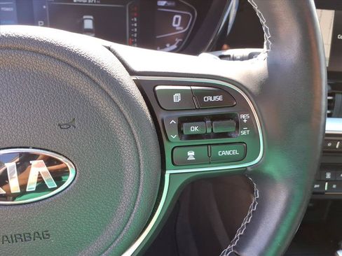 Used 2020 Kia Niro EX Premium FWD image 25