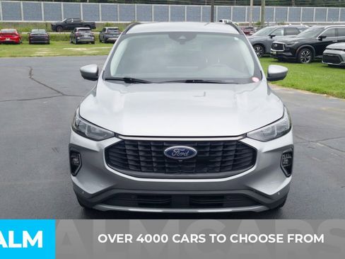 Used 2023 Ford Escape Platinum image 3