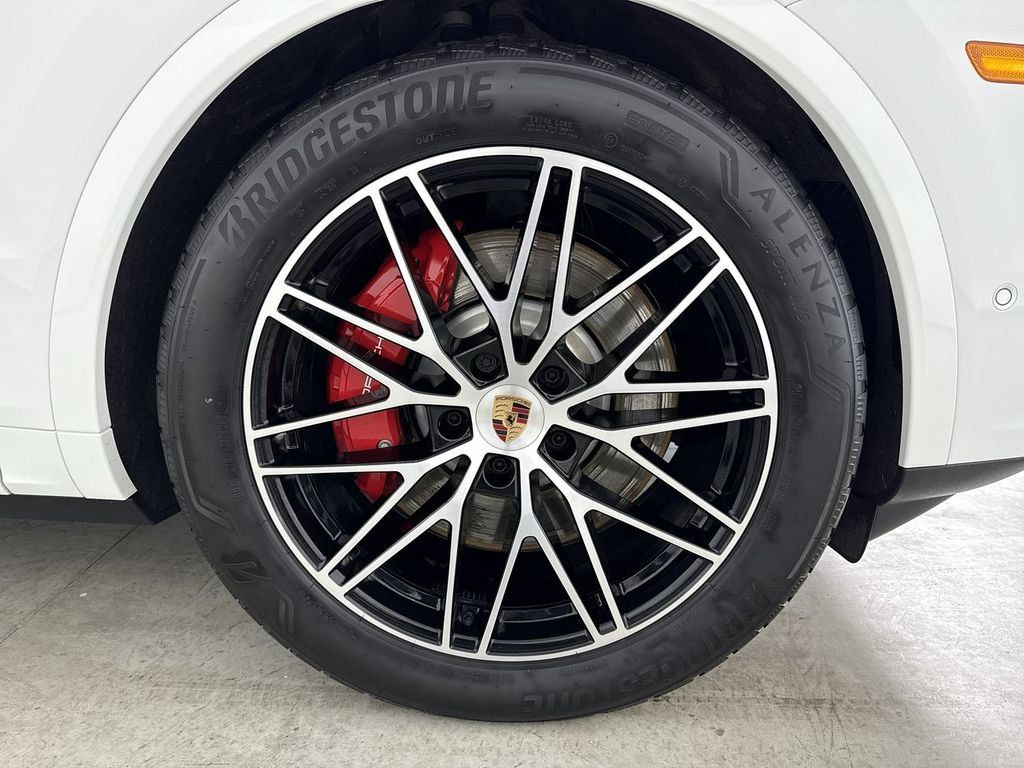 Used 2025 Porsche Cayenne S AWD/4WD image 15