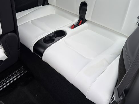 Used 2021 Tesla Model Y Long Range image 29