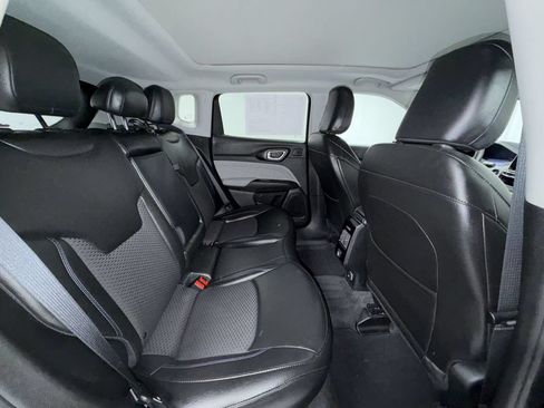 Used 2022 Jeep Compass Latitude w/ Sun and Sound Group AWD/4WD image 9