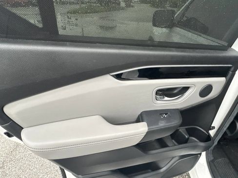 Used 2025 Honda Pilot EX-L image 21