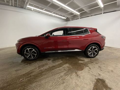 Used 2025 Chevrolet Equinox EV LT w/ Convenience Package image 3