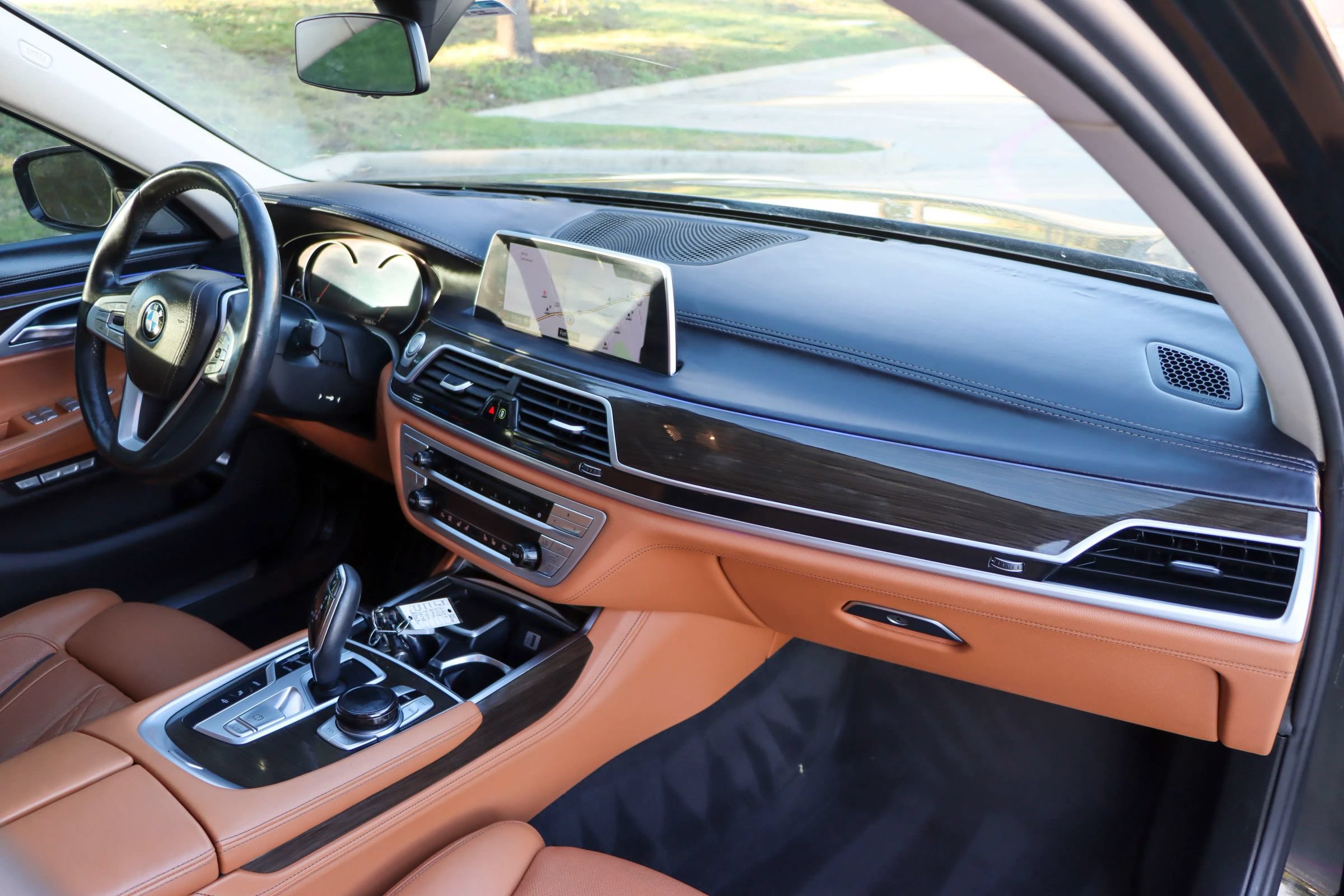 Used 2018 BMW 740e xDrive AWD/4WD image 23
