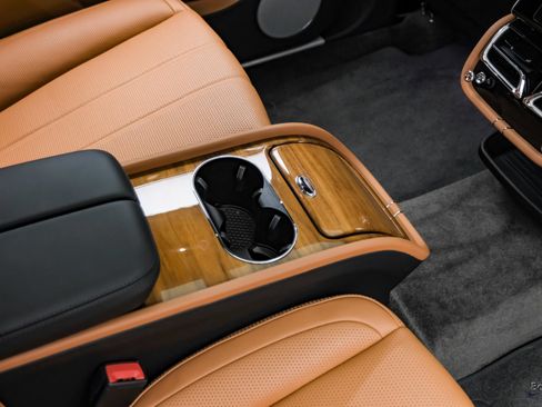 Used 2023 Bentley Bentayga Extended Wheelbase AWD/4WD image 84