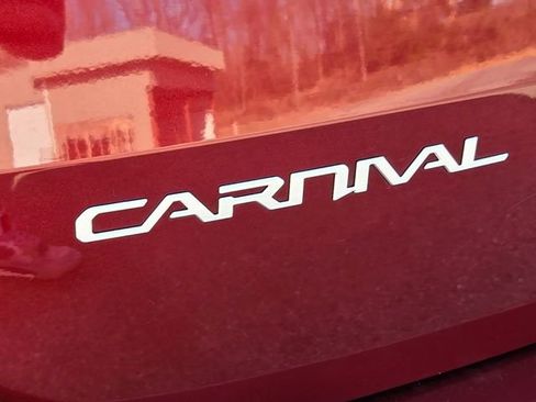 Used 2024 Kia Carnival LX FWD image 14