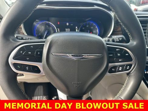Used 2022 Chrysler Pacifica Limited w/ Uconnect Theater Family Group AWD/4WD image 21