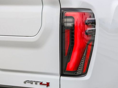 Used 2025 GMC Sierra 2500 AT4 image 10
