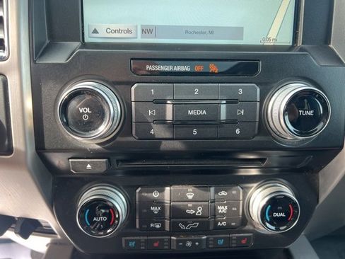 Used 2016 Ford F150 Platinum w/ Equipment Group 701A Luxury image 28