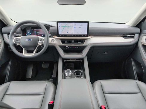 New 2025 Ford Explorer Active w/ Active Comfort Package image 5