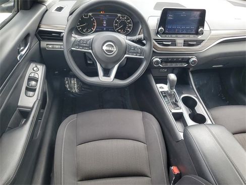 Used 2024 Nissan Altima 2.5 SV image 14