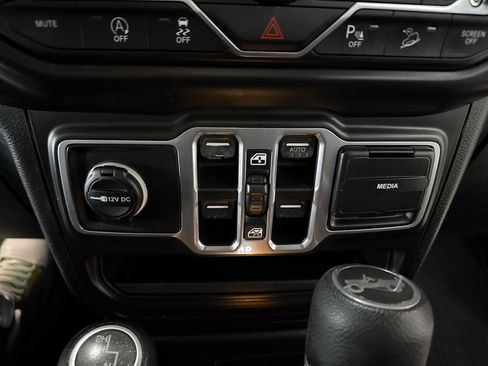 Used 2018 Jeep Wrangler Unlimited Sport S image 20