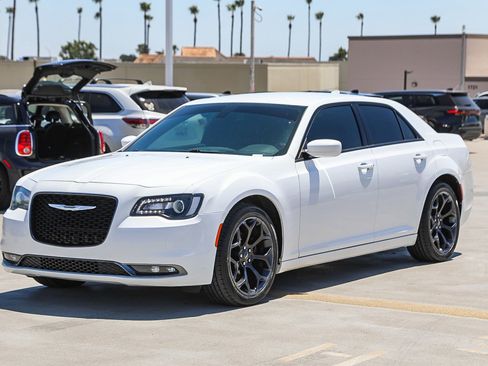Used 2019 Chrysler 300 S RWD image 3