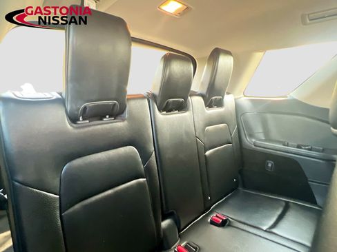 Used 2025 Nissan Pathfinder SL FWD image 37