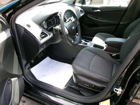 Used 2019 Chevrolet Cruze LT w/ Convenience Package image 13