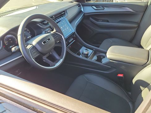 New 2025 Jeep Grand Cherokee Altitude AWD/4WD image 26