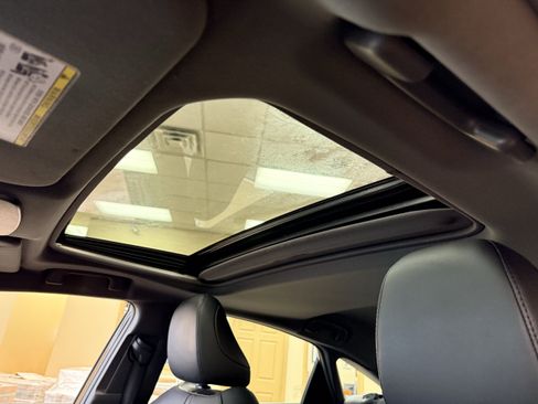 Used 2022 Toyota Avalon XLE w/ Moonroof Package FWD image 6