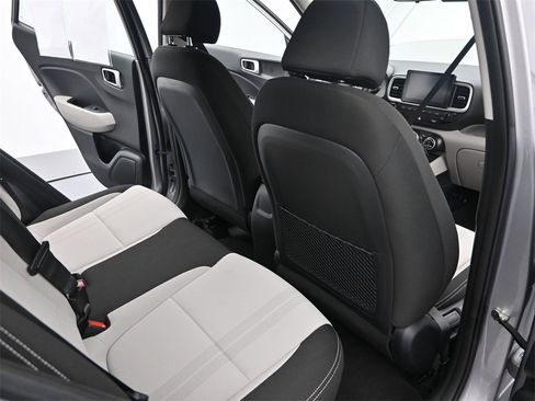 Used 2023 Hyundai Venue SEL image 16